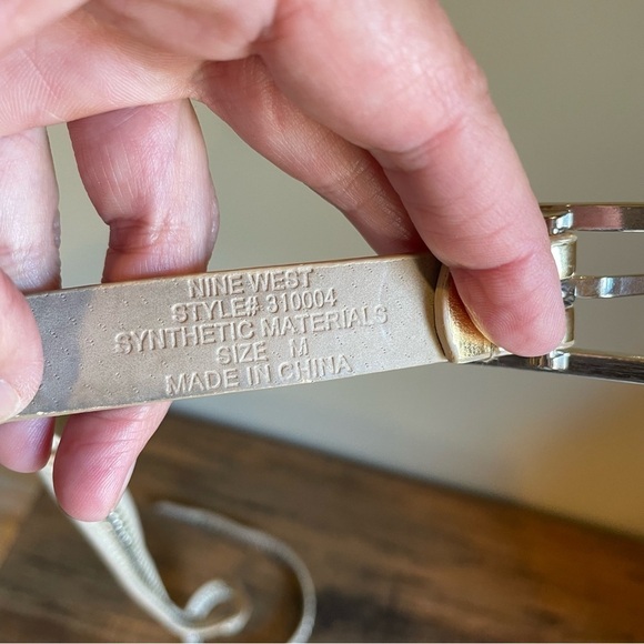 Nine West Metallic Gold Tone Synthetic Leather Chain Belt M - Picture 3 of 4